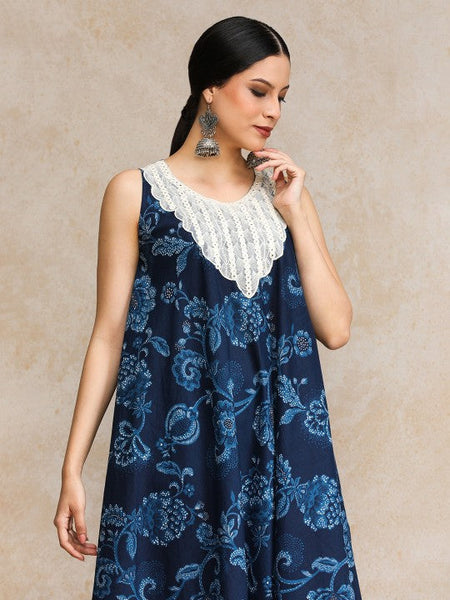 Women Floral Printed Regular Pure Cotton Kurta with Trousers VitansEthnics