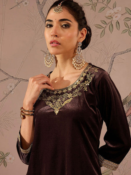 Women Floral Embroidered Thread Work Velvet Kurti With Trousers Set VitansEthnics