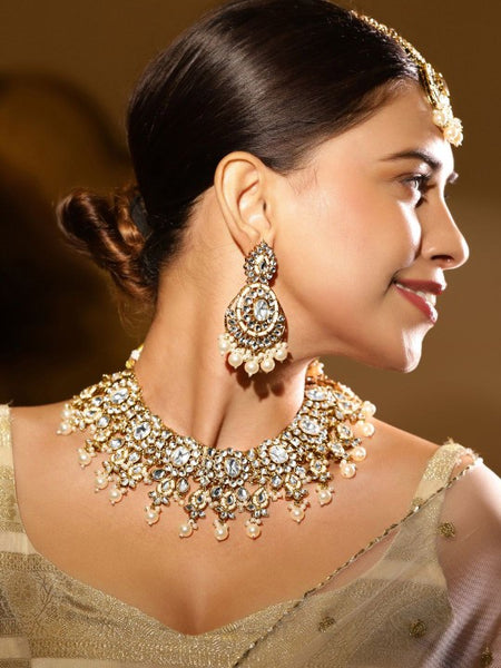 Women Gold-Plated Kundan & White Pearl Studded & Beaded Jewellery Set with Maangtikka