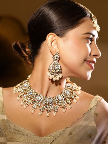 Women Gold-Plated Kundan & White Pearl Studded & Beaded Jewellery Set with Maangtikka