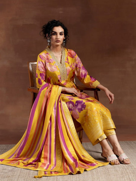 Women Floral Printed Kurta With Trousers & Dupatta Set
