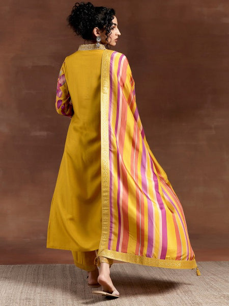 Women Floral Printed Kurta With Trousers & Dupatta Set