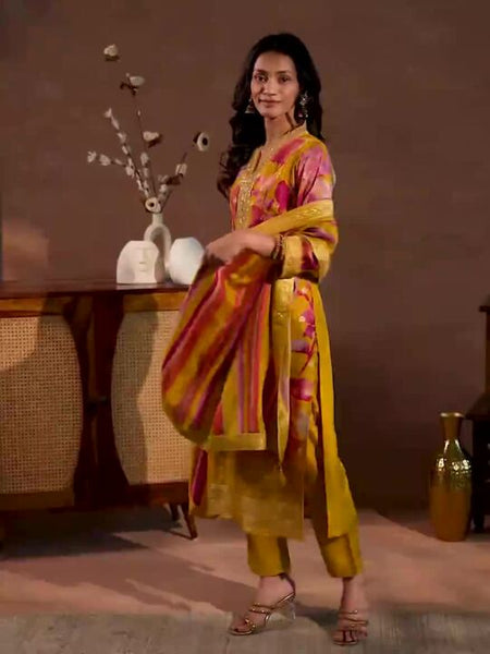 Women Floral Printed Kurta With Trousers & Dupatta Set