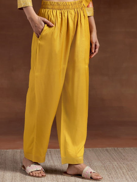 Women Floral Printed Kurta With Trousers & Dupatta Set