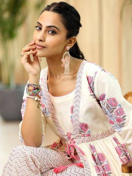 Women Pink Square Neck Floral Printed Pleated Pure Cotton A Line Kurta with Trouser VitansEthnics