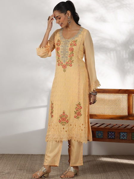 Women Floral Embroidered Thread Work Straight Kurta with Trousers & Dupatta Set
