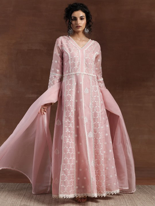 Floral Embroidered V-Neck Three-Quarter Sleeves Thread Work Kurta Set