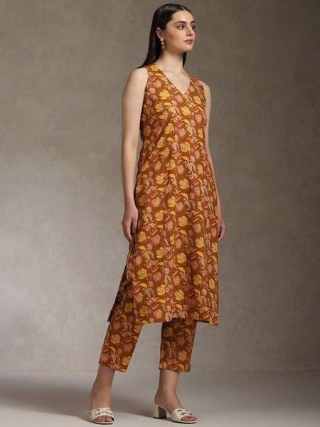 Women Floral Printed Sleeveless Pure Cotton Kurta Set With Dupatta Set VitansEthnics