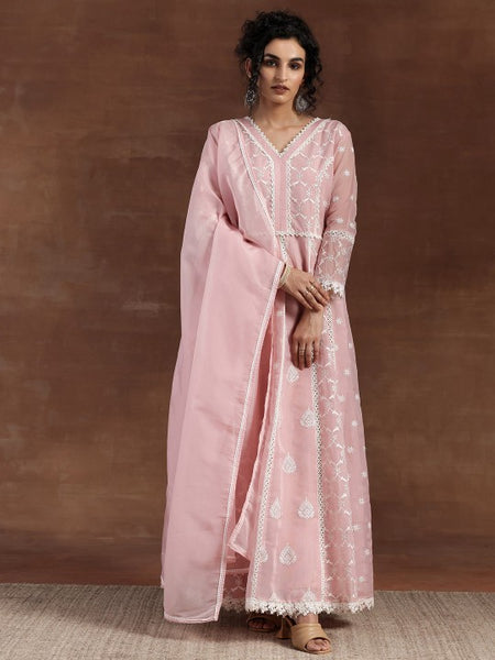 Floral Embroidered V-Neck Three-Quarter Sleeves Thread Work Kurta Set