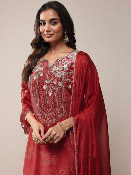 Women Floral Printed Regular Thread Work Silk Crepe Kurta with Trousers & With Dupatta VitansEthnics
