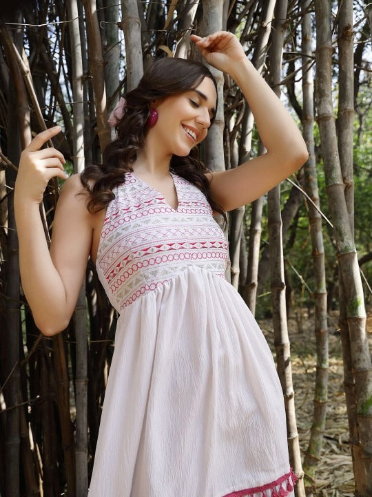 Women Embroidered Fit & Flare Dress M / White Women Embroidered Fit & Flare Dress M / White
