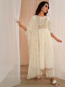 Women Floral Yoke Design Pleated Thread Work Pure Cotton Kurta With Palazzos & Dupatta VitansEthnics