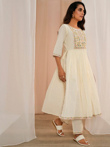 Women Floral Yoke Design Pleated Thread Work Pure Cotton Kurta With Palazzos & Dupatta VitansEthnics