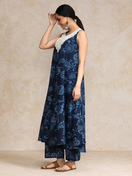 Women Floral Printed Regular Pure Cotton Kurta with Trousers VitansEthnics