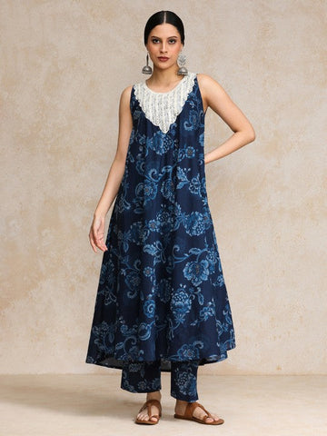 Women Floral Printed Regular Pure Cotton Kurta with Trousers VitansEthnics